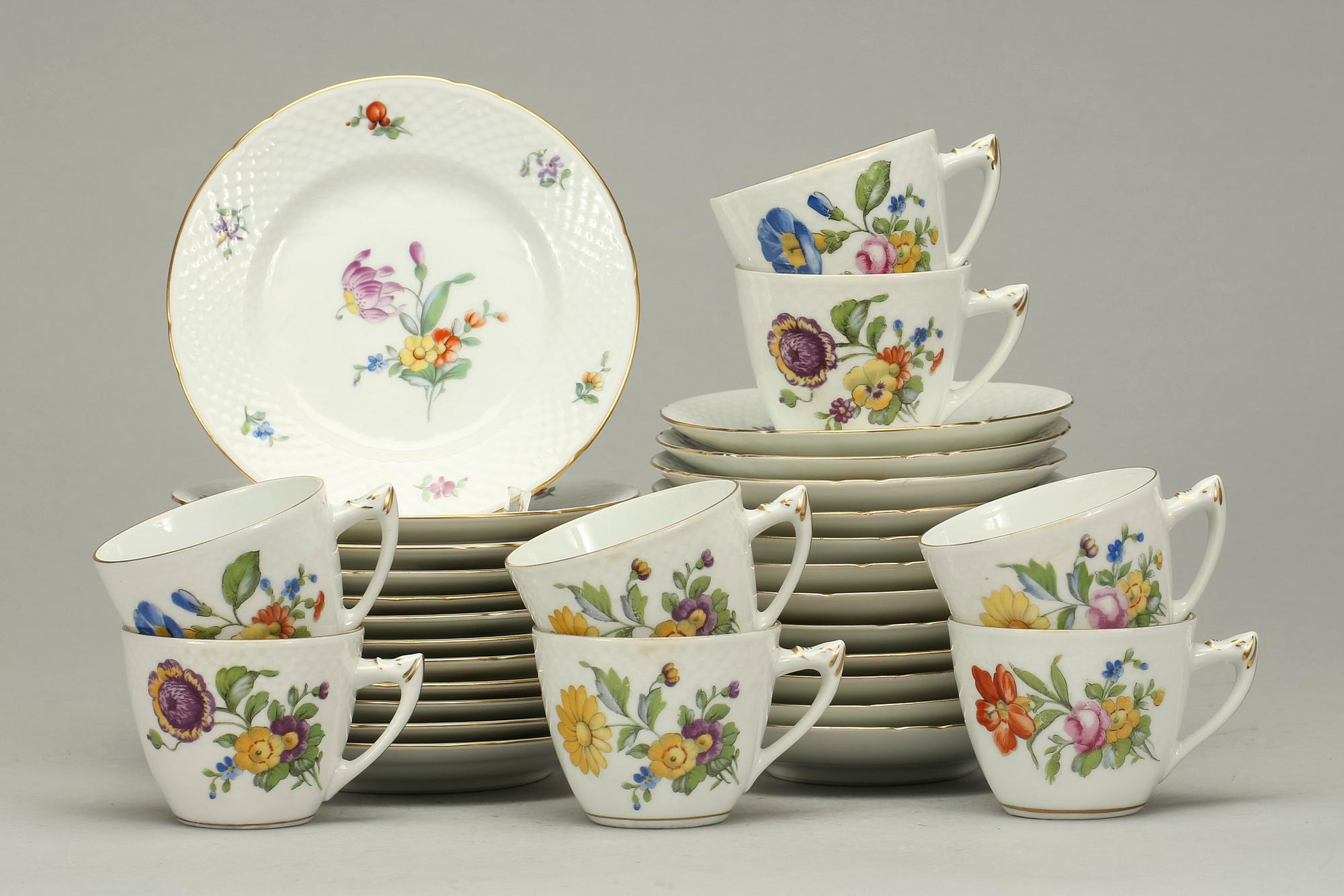 KAFFESERVIS, porslin, 20+4 delar, Bing & Gröndahl.
