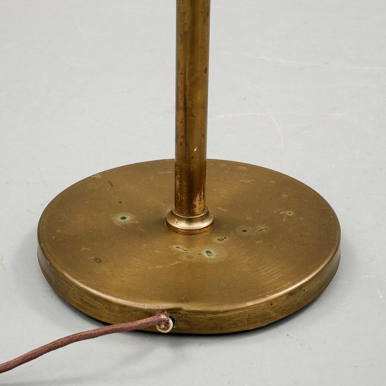 GOLVLAMPA, 1900-talets mitt.