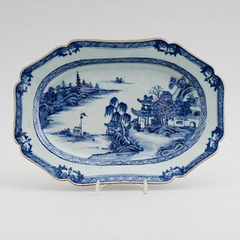 STEKFAT, porslin, Kina, Qianlong 1736-1795.