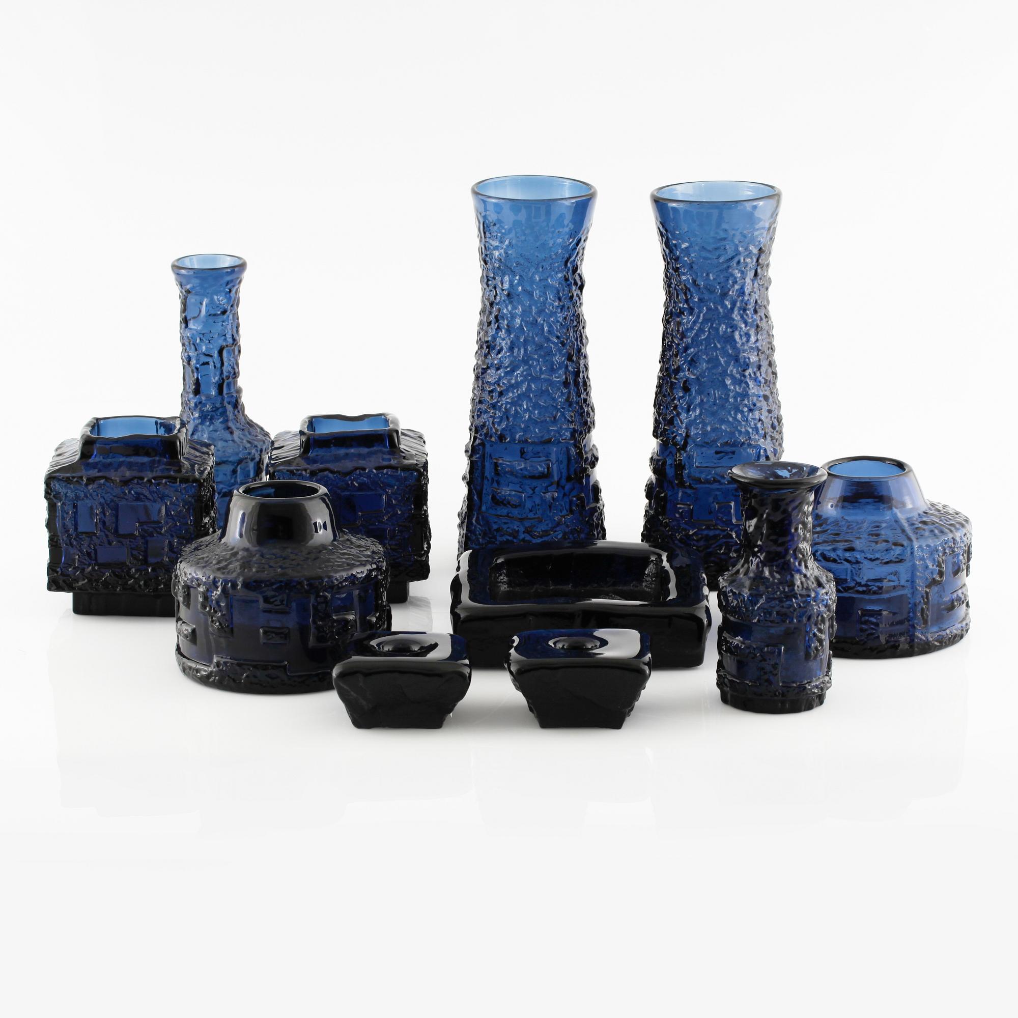 GÖTE AUGUSTSSON, parti glas, 33 st, "Cobolt", Ruda glasbruk, omkring 1900-talets mitt.