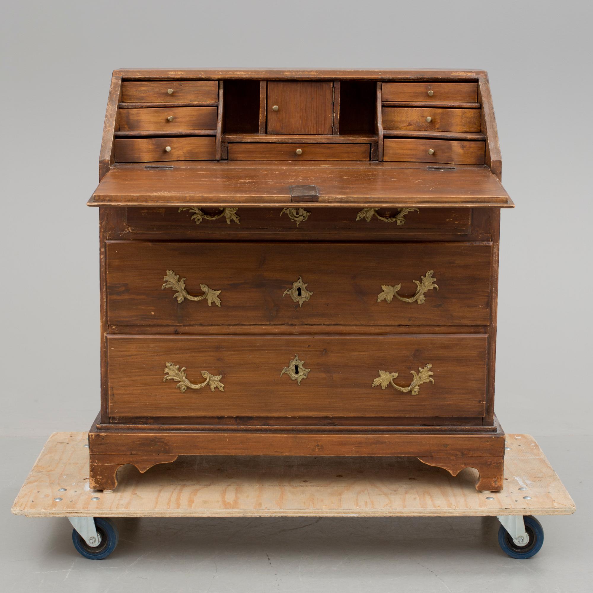 BYRÅ, barockstil/rokokostil, omkring 1900.