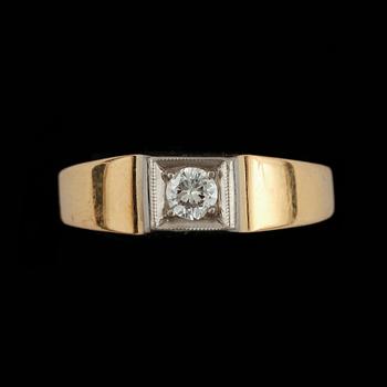 RING, 18k guld med briljantslipad diamant ca0,20ct. Vikt 5g.