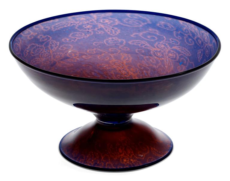 A Simon Gate 'Graal' glass vase, Orrefors 1918.