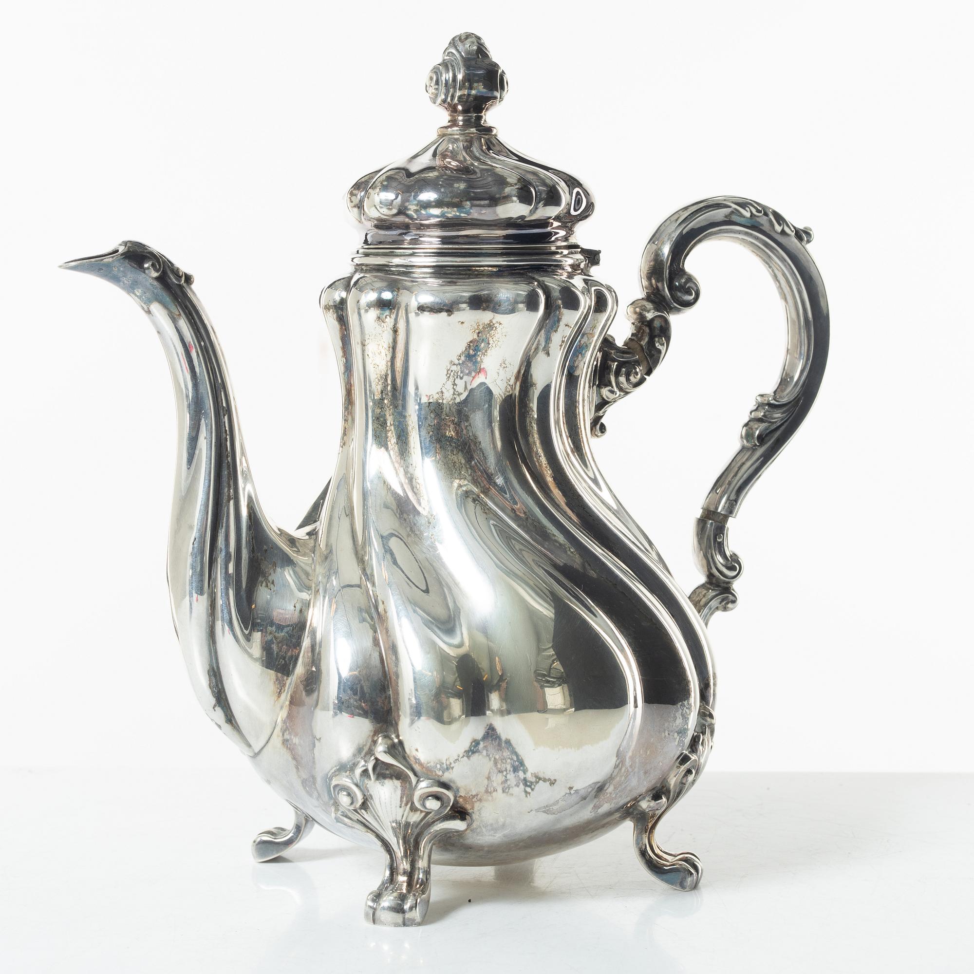 A Norwegian silver Rococo style coffee pot, cream jug, and sugar bowl, Norsk Filigransfabrikk, Oslo circa 1920.