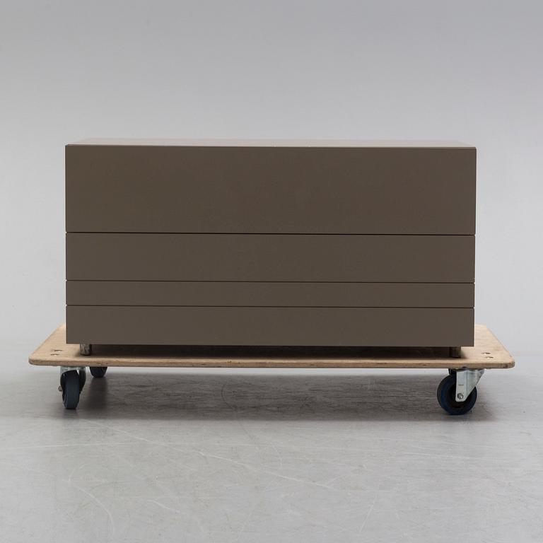 CLAESSON KOIVISTO RUNE, a tv-bench produced by Asplund.