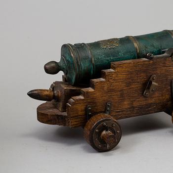 A BRONZE TABLE CANNON, s c "Sweden Cannon", second half of the 20th century.