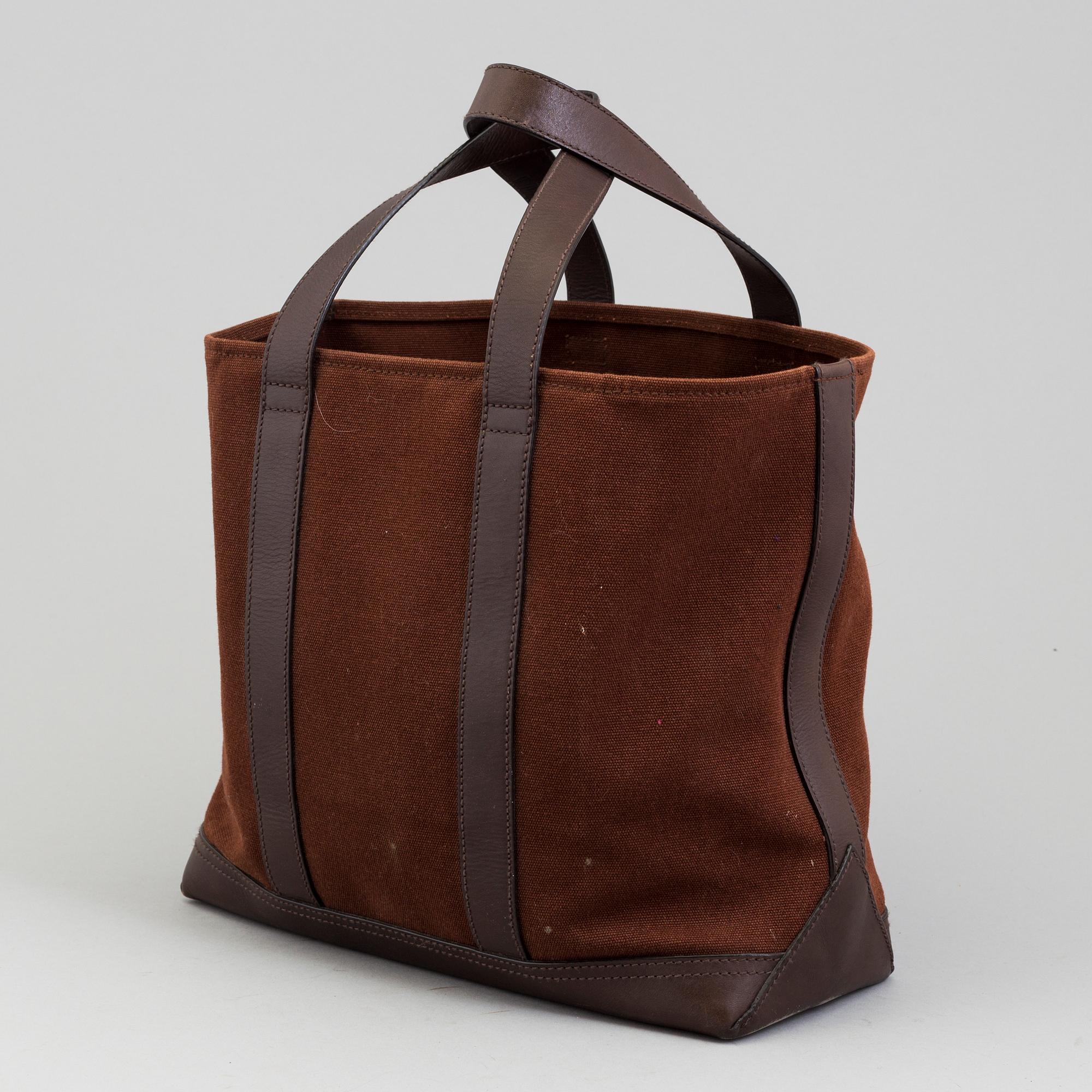 A totebag by Ralph Lauren.