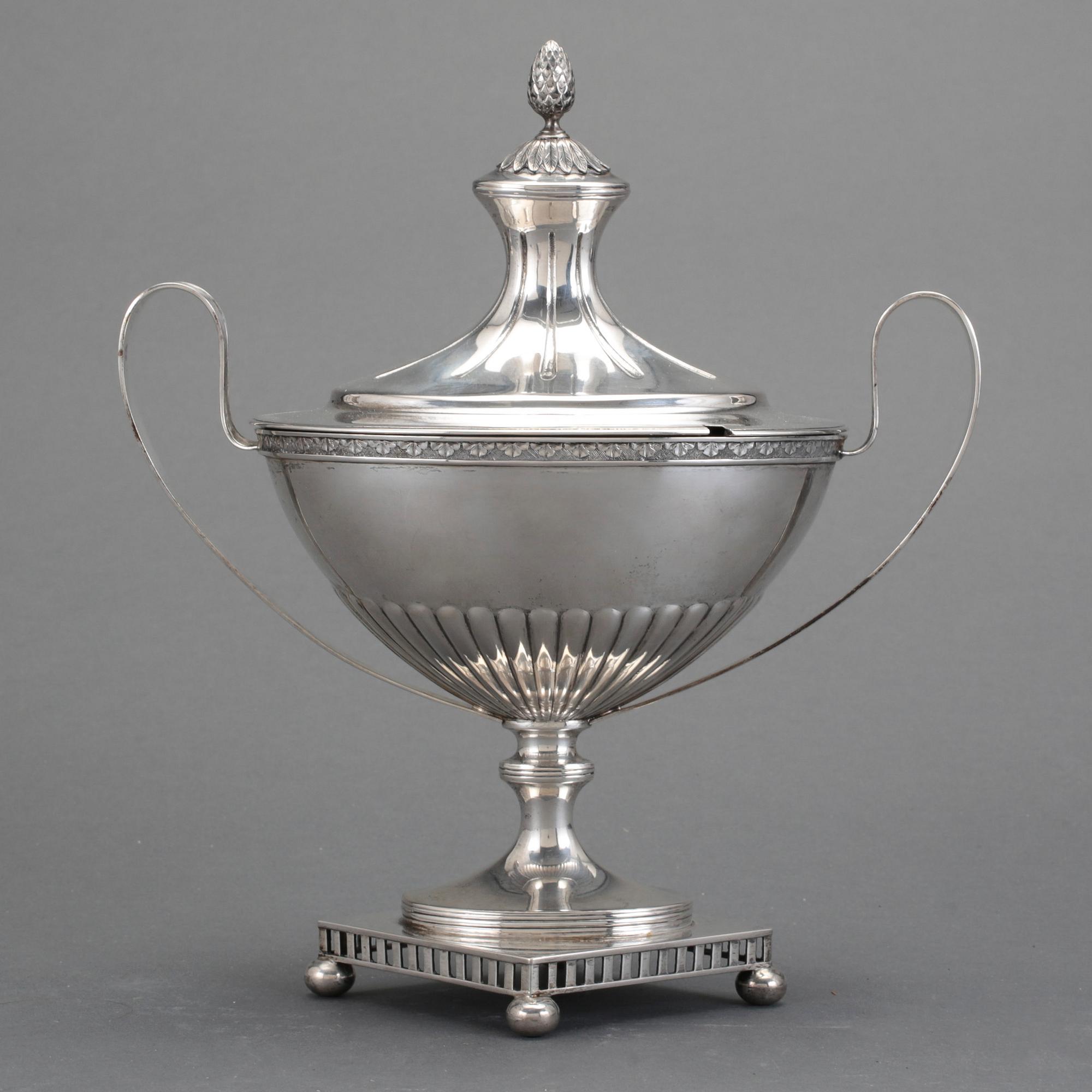 SOCKERSKÅL, silver, David Andersen & Co, Stockholm 1912. Vikt ca 635g.