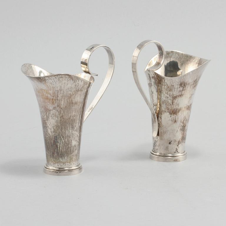 KANNOR, 2 st, silver, Tore Kullander, Borås, 1949, vikt 275 g.
