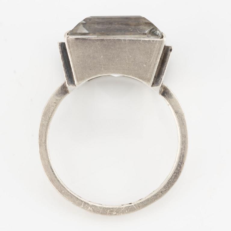 ring silver med bergkristall.