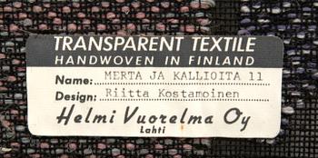 Riitta Kostamoinen, textil signerad på etikett "Merta ja Kallioitta 11" ca 81x108 cm.