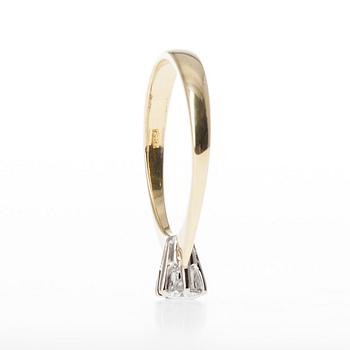 RING, 18K guld, briljantslipad diamant ca 0,20 ct. Vikt 2,7 g.