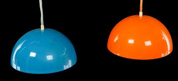 TAKLAMPOR, 2 st, troligen "Flower Pot", Verner Panton för Louis Poulsen, modellen formgiven 1968. Kuphöjd 14 cm.