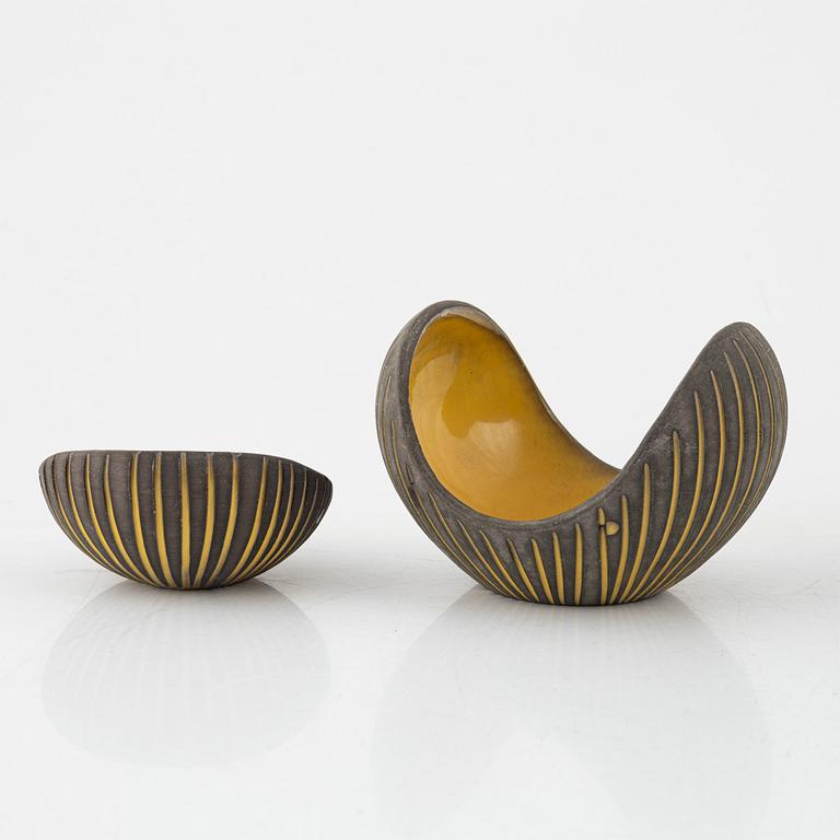 Hjördis Oldfors, a group of four 'Kokos' bowls, Upsala-Ekeby, 1954.