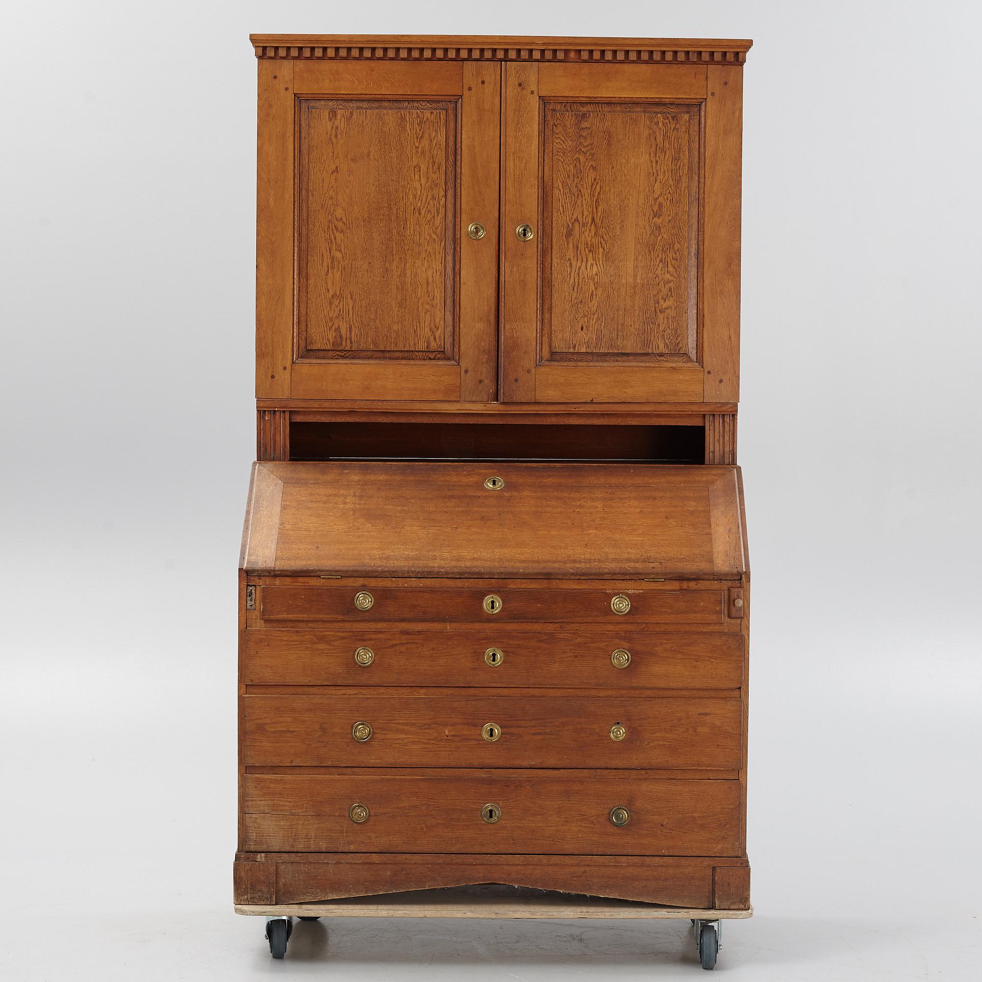 Skrivskåp, omkring år 1800.