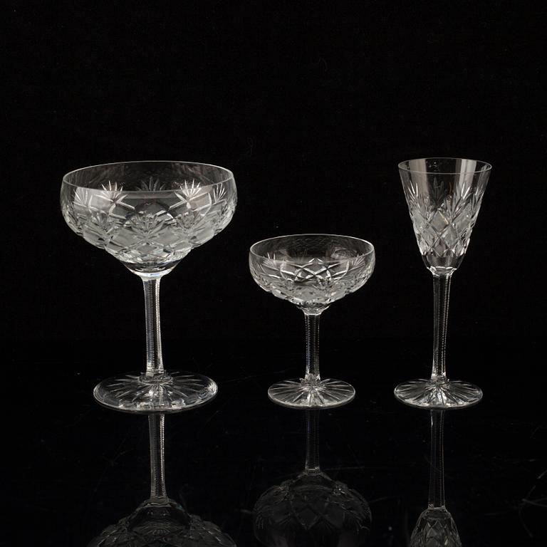 GLASSERVIS, 67 delar. Helga-modell, Flerohopp glasbruk, 1900-talets mitt.