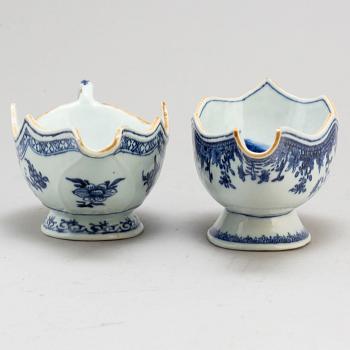 Two blue and white export sauceboats/saucers, Qing dynasty, Qianlong (1736-95).