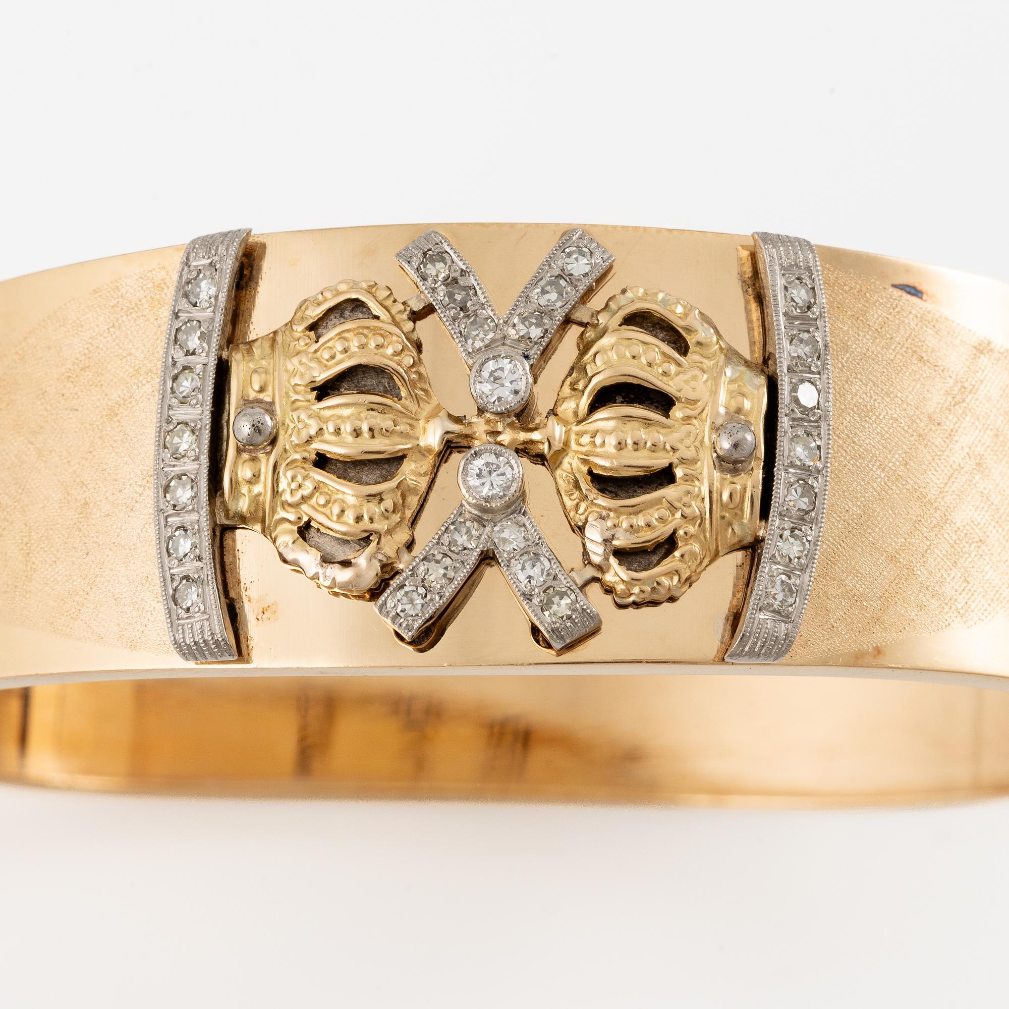 Bracelet 18K gold with round brilliant and eight-cut diamonds.