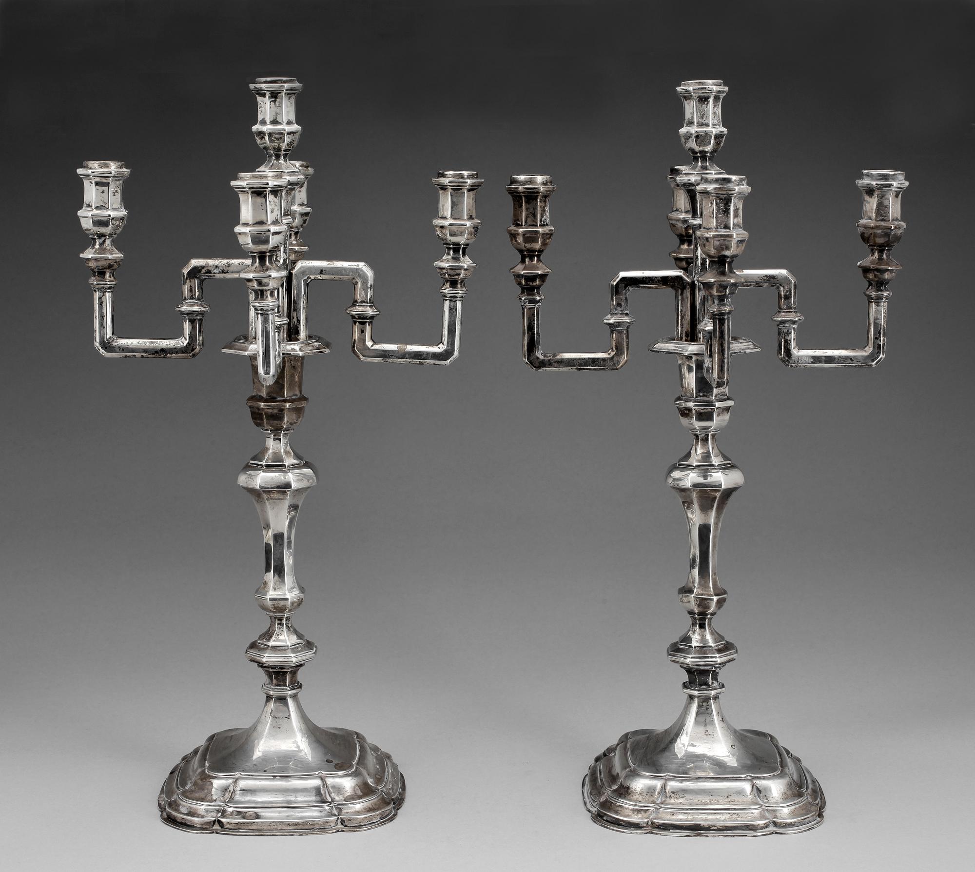 KANDELABRAR, ett par, låghaltigt silver. Tyskland. 1800/1900-tal. Ca 1620g.