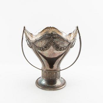 Skål med hänkel Jugend 1900-alets början nysilver.