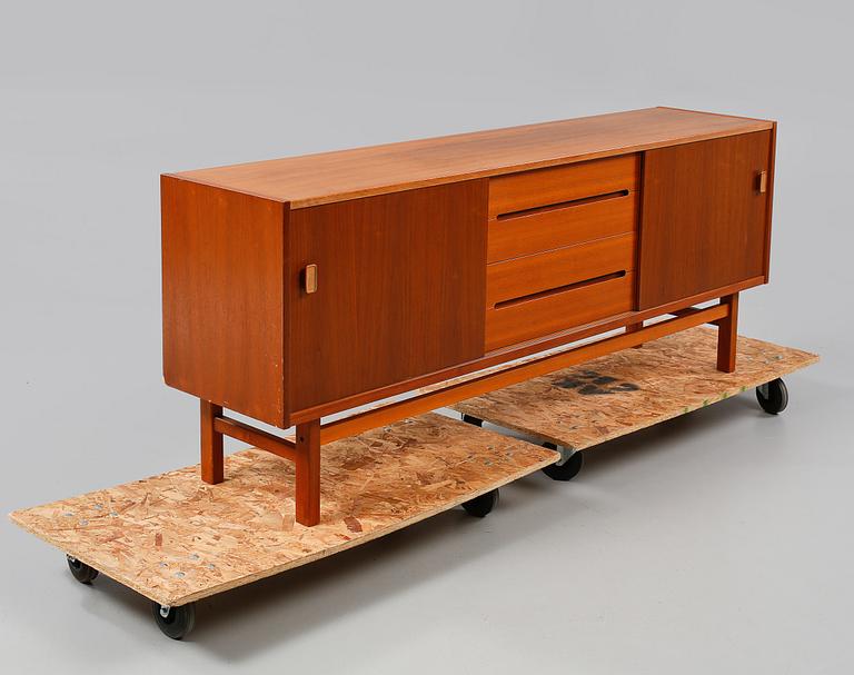 SIDEBOARD, "Arild", Nils Jonsson för Troeds, Bjärnum, 1960-70-tal.
