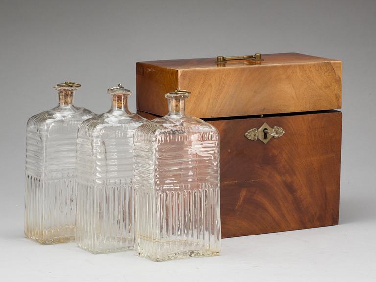 BRÄNNVINSSCHATULL, 1800-tal.