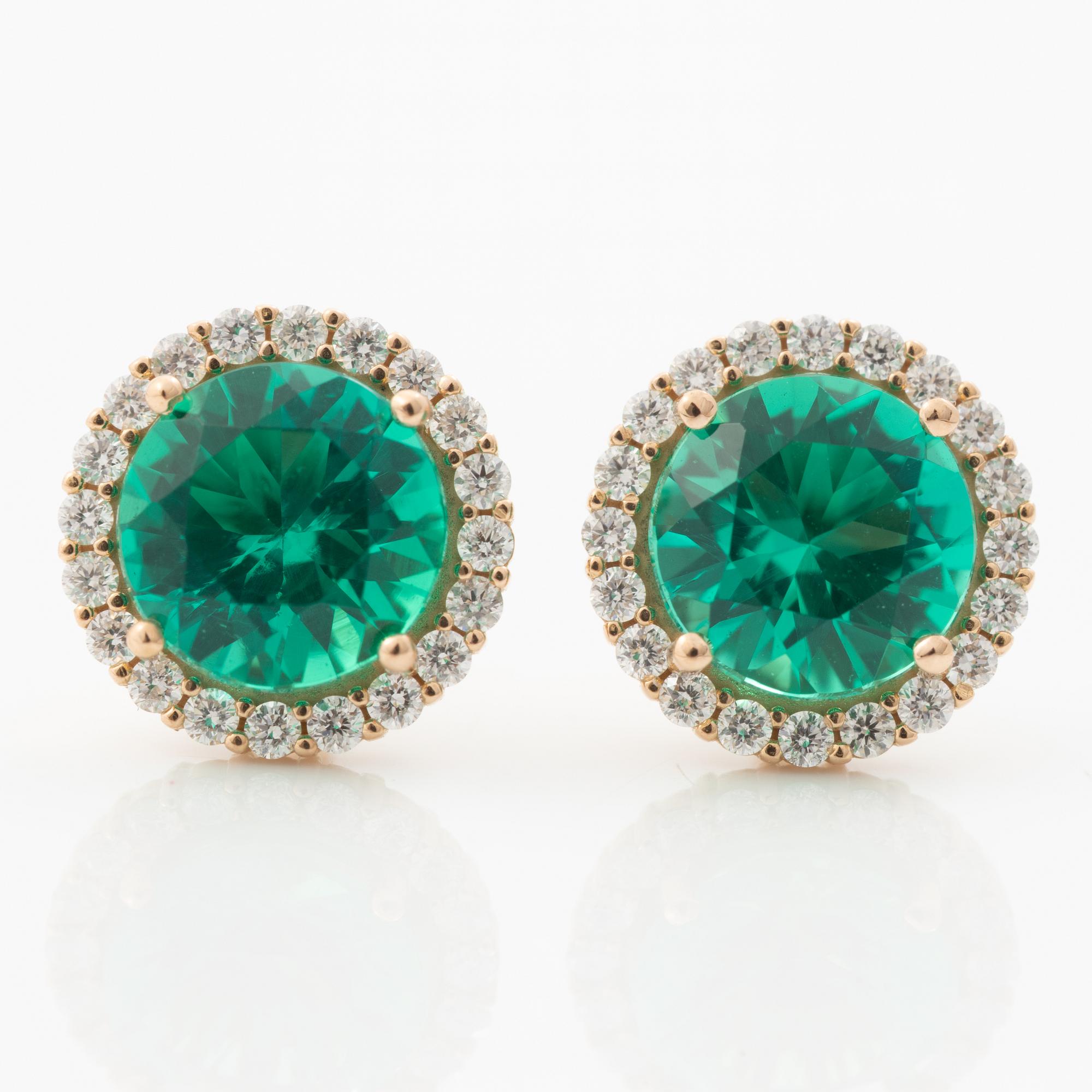 Earrings 18K gold with synthetic emeralds and brilliant-cut diamonds.