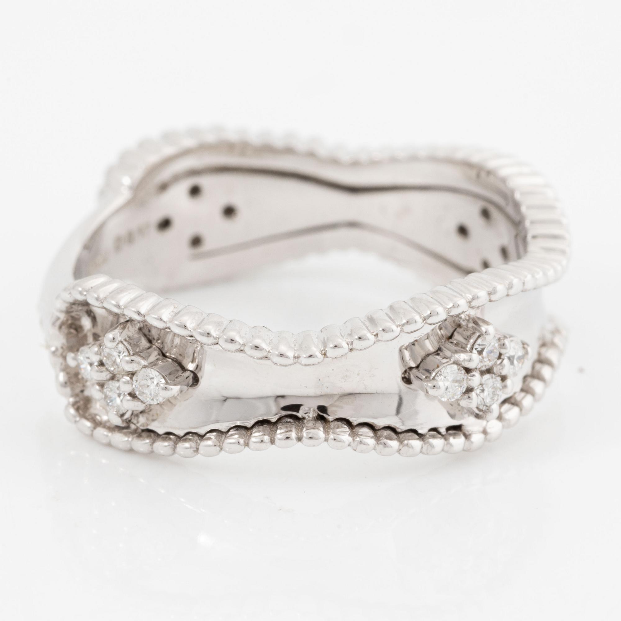 Ring 18K white gold set with brilliant-cut diamonds.