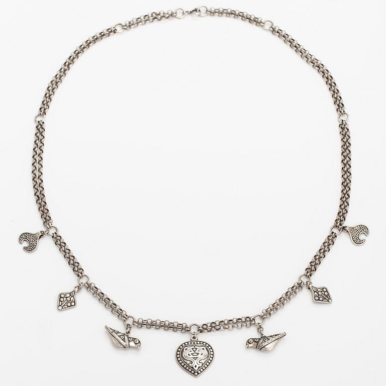A stelring silver collier "Treasure collier/collection". Kalevala Koru, Helsinki 1989.