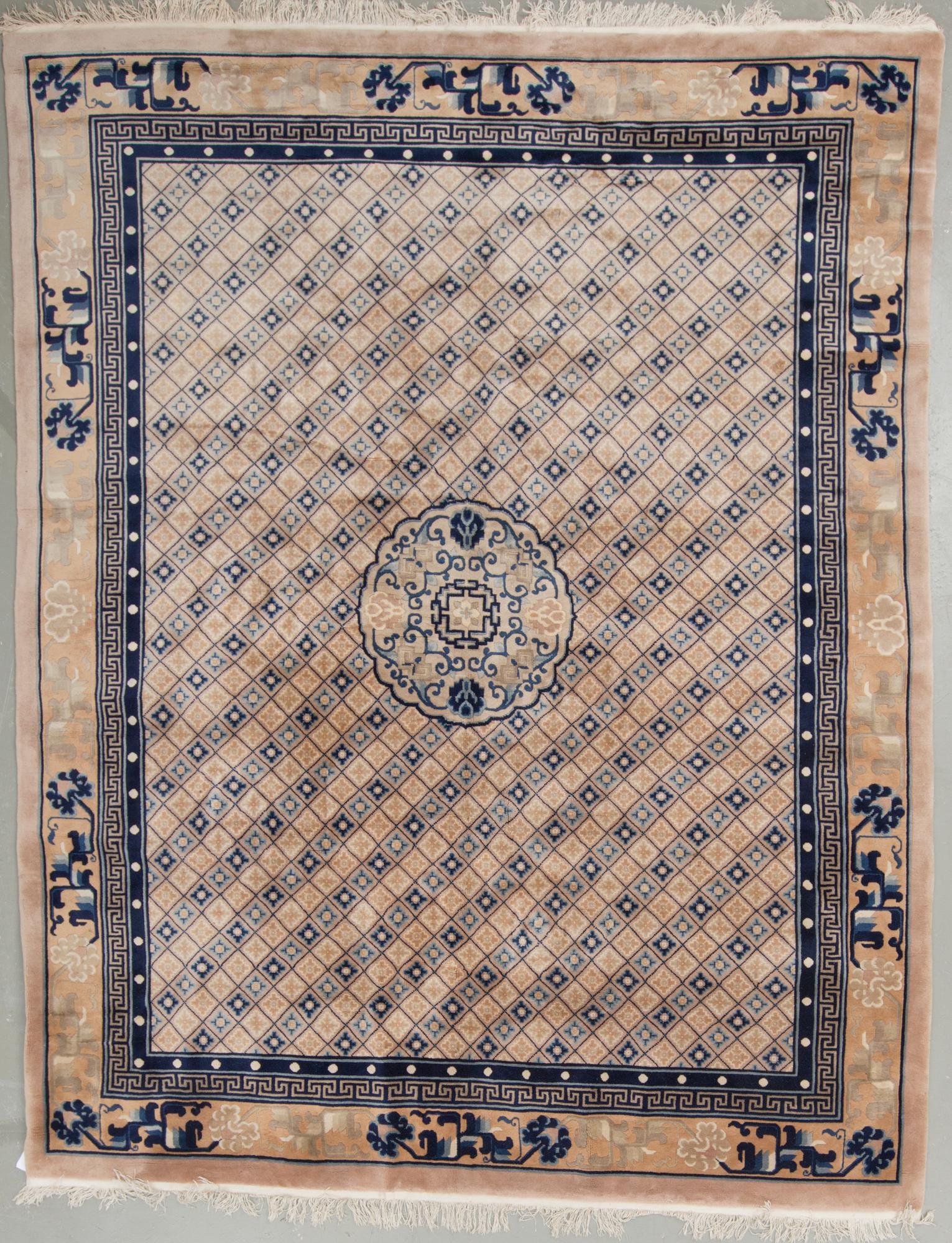 MATTA, Kina. Ca 305x240 cm.
