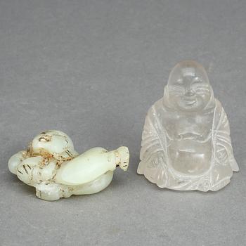 FIGURINER, 2 st, bergkristall resp nefrit, Kina.