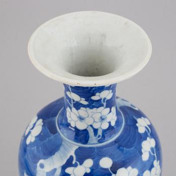 Vas, porslin. Qingdynastin, sent 1800-tal.