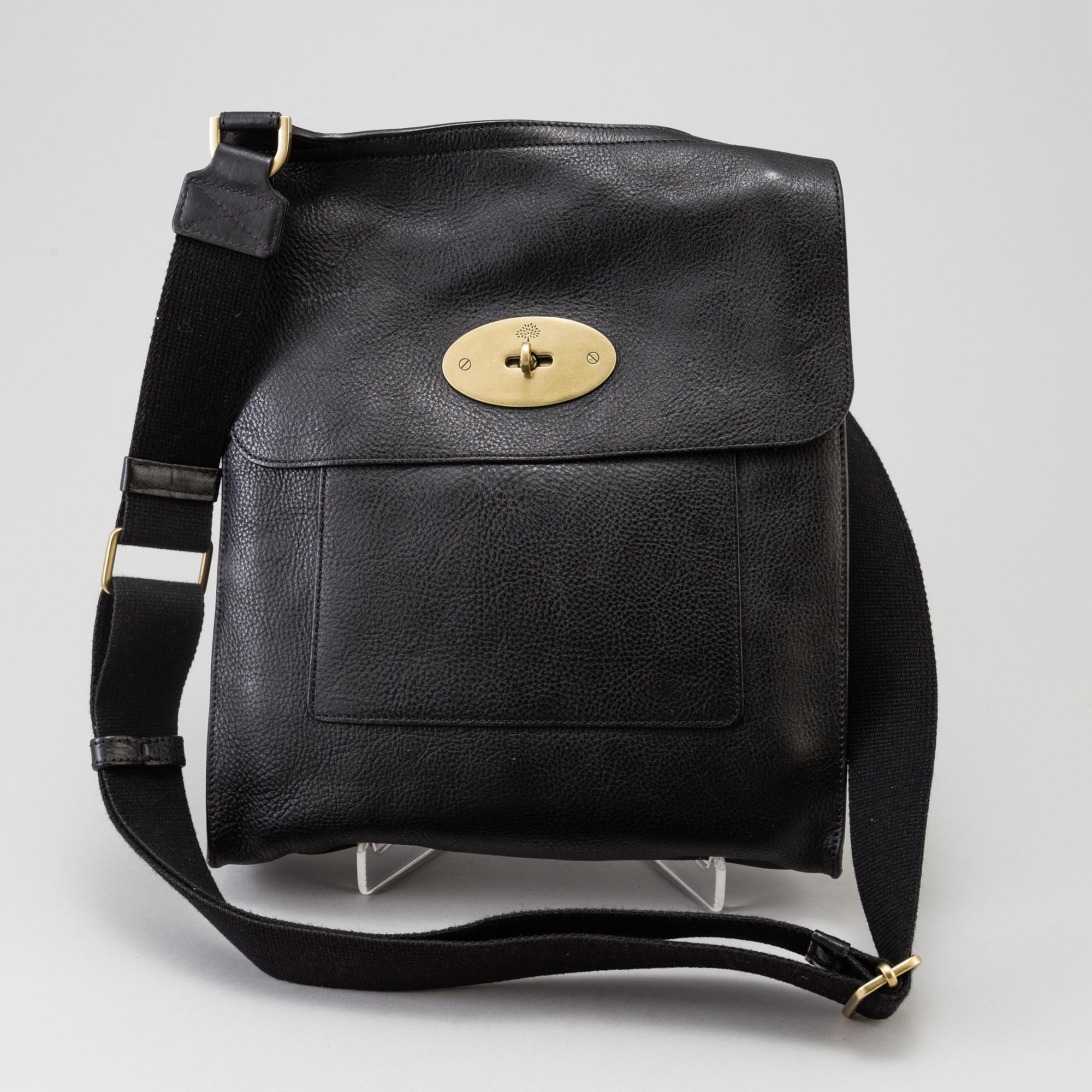 A Mulberry "Anthony Messenger Black" shoulder bag.