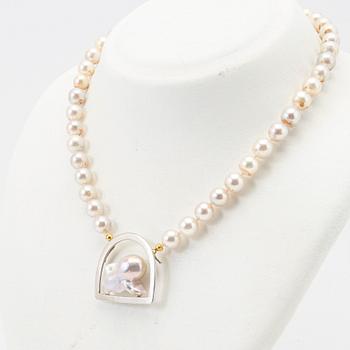 Elon Arenhill, necklace, pearls and pendant in 18k white gold.