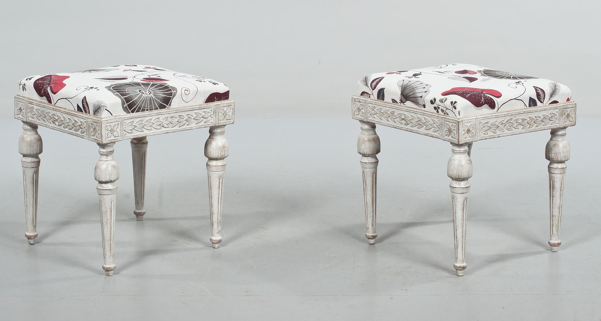 TABURETTER, ett par, gustaviansk stil, 1900-talets andra hälft.