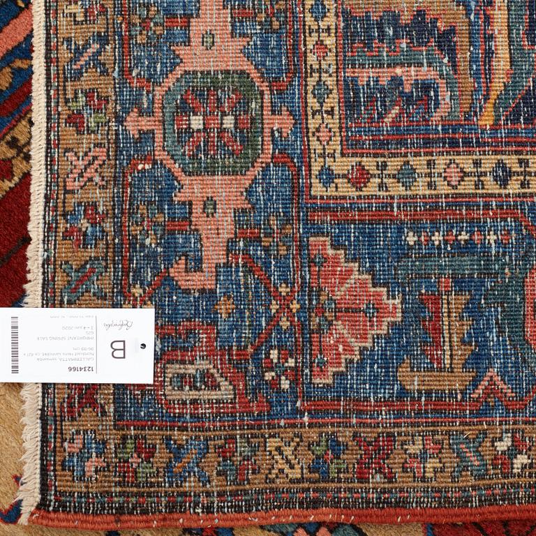 GALLERIMATTA, semiantik Nordvästpersisk Heris sannolikt, ca 421 x 96-99 cm.