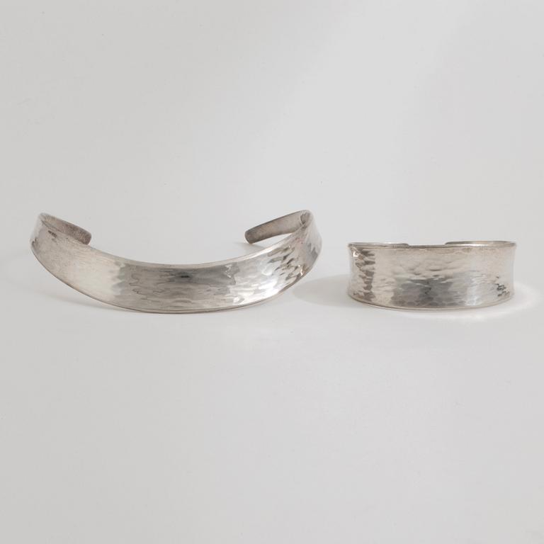 A necklace and bracelet by Alton, Falköping, 1974.