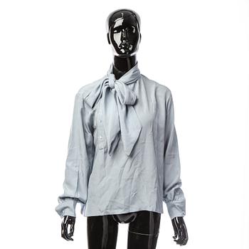 BLUS, Yves Saint Laurent.