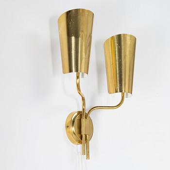 A mid-20th century 'EY 45' wall light for Itsu, Finland.