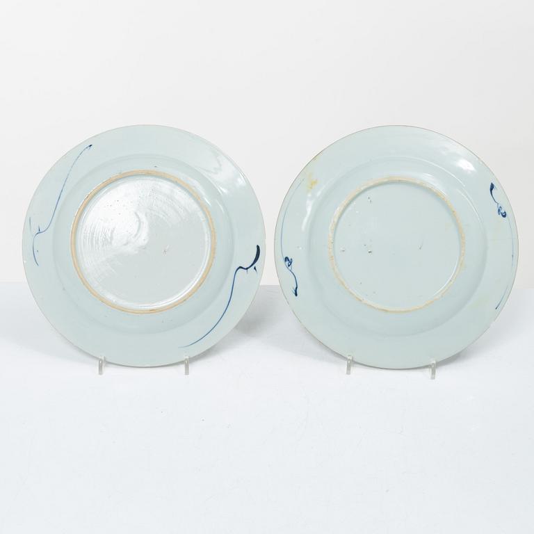 6 tallrikar samt ett fat, porslin, Kina, Qianlong (1736-95).