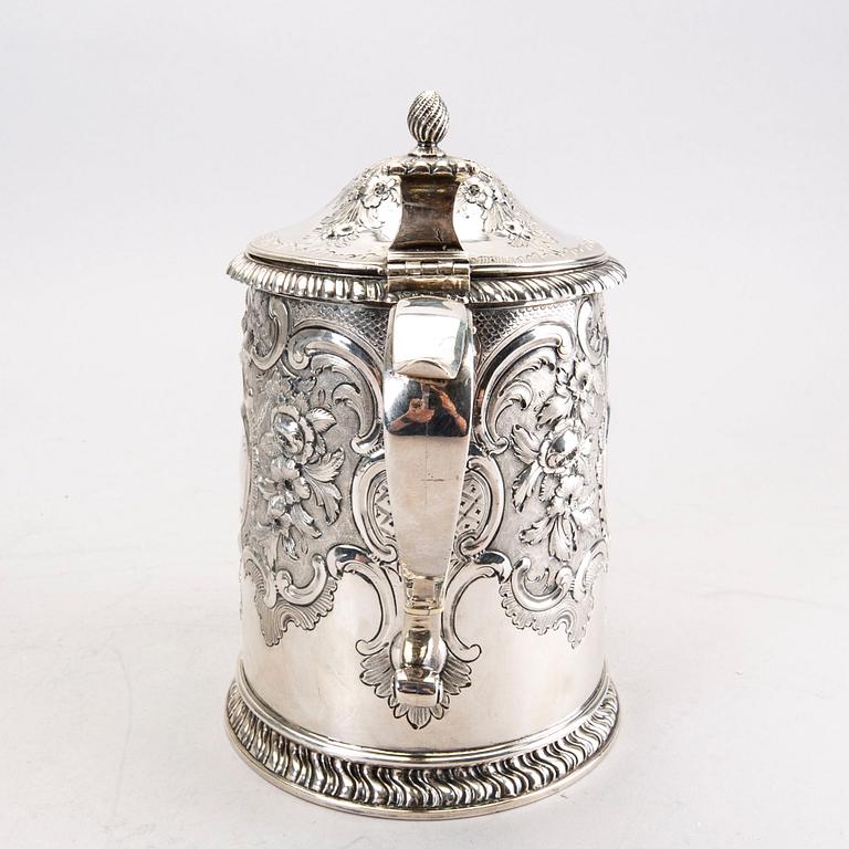 A Scottish silver jar, Edingburgh 1773, unidentified maker's mark.