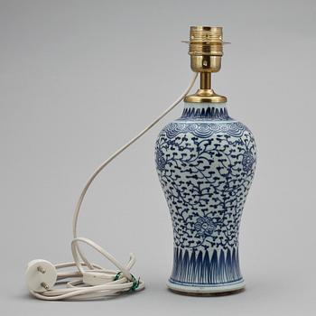 LAMPFOT/URNA, porslin, Kina, 1800-tal.