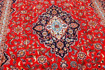 A Keshan carpet, c. 372 x 247 cm.