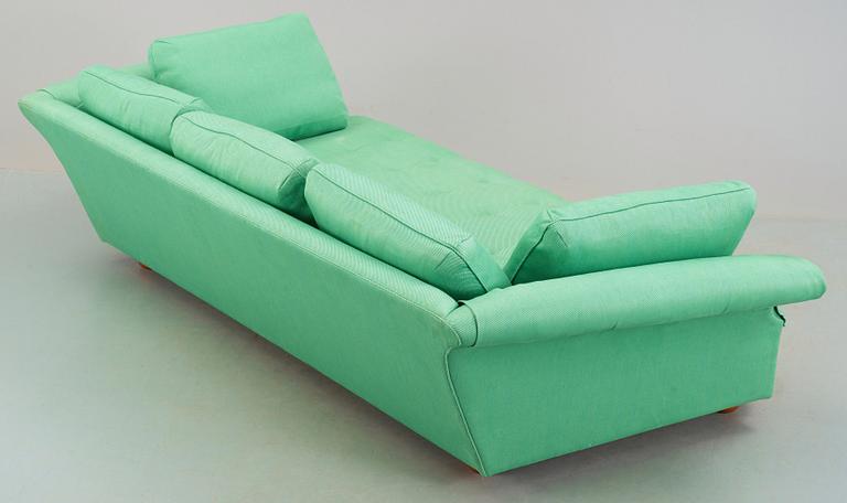 A Josef Frank 'Liljevalchs' sofa, Svenskt Tenn.