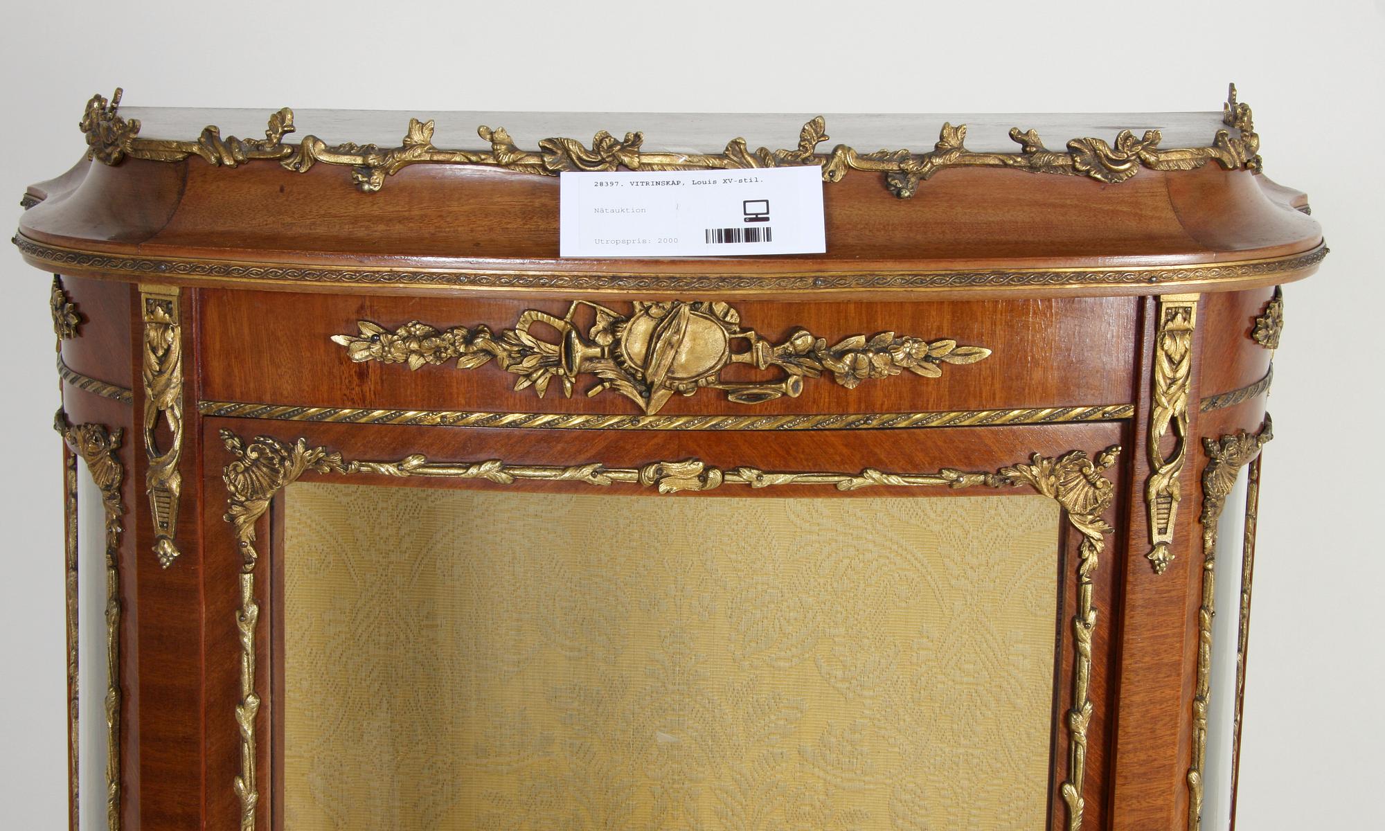 VITRINSKÅP, Louis XV-stil.