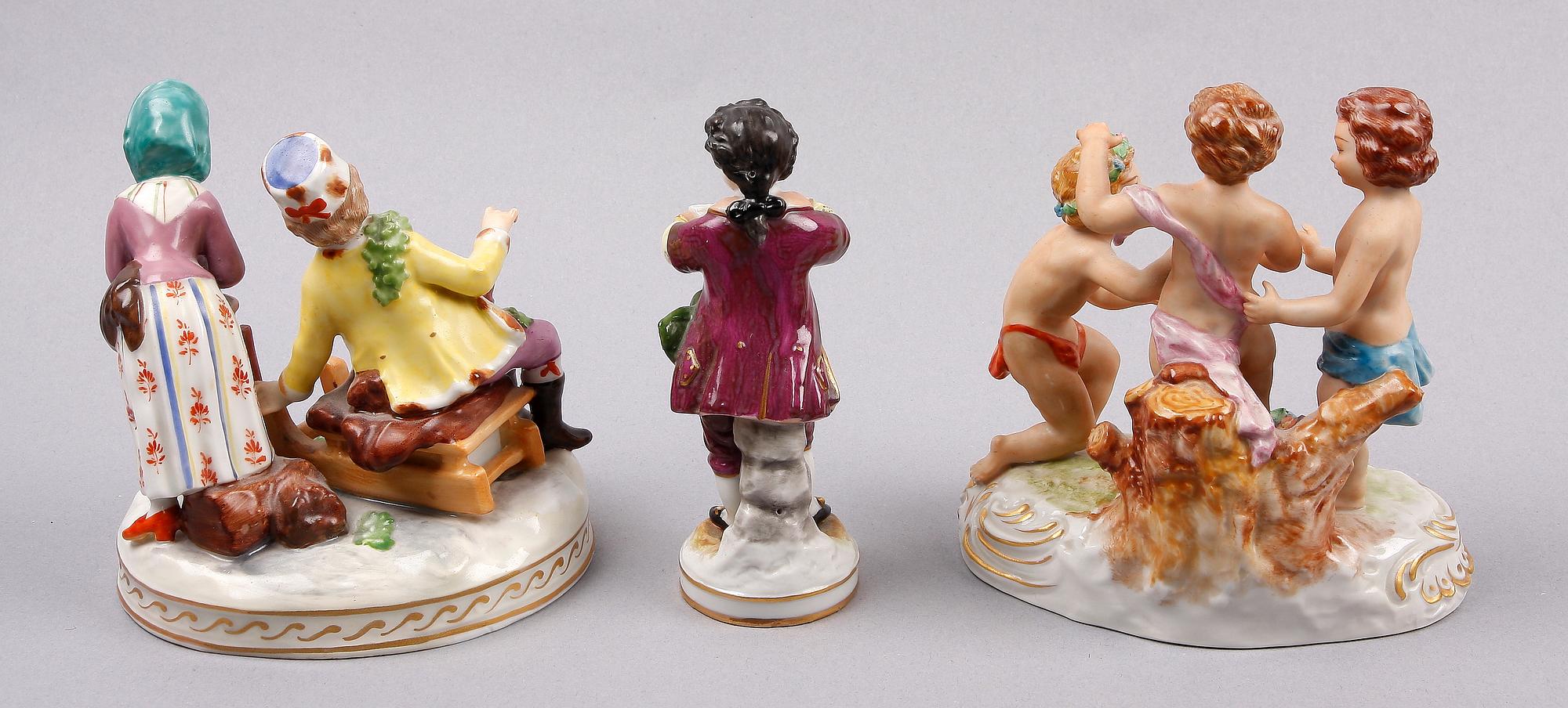 FIGURINER, 3 st, porslin, bla Rudolstadt Volkstedt och Wien, 1900-talets första hälft.