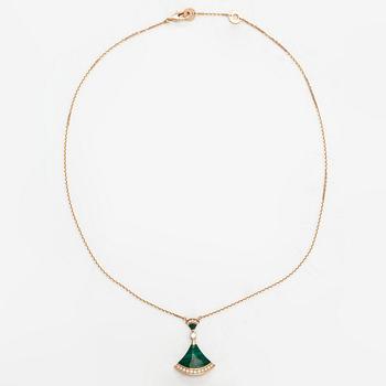 Bulgari, An 18K gold and malachite necklace "Diva's dream" with diamonds ca. 0.38 ct in total.