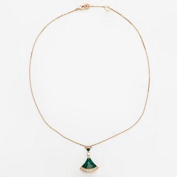 Bulgari, An 18K gold and malachite necklace "Diva's dream" with diamonds ca. 0.38 ct in total.