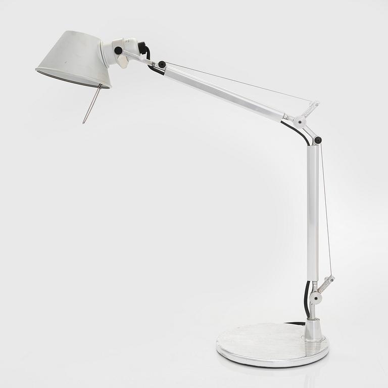 Michele De Lucchi & Giancarlo Fassina, pöytävalaisin, "Tolomeo, micro", Artemide, Italia 2000-luku.