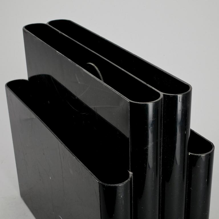 TIDNINGSSTÄLL, plast, Giotto Stoppino, Kartell, Italien.
